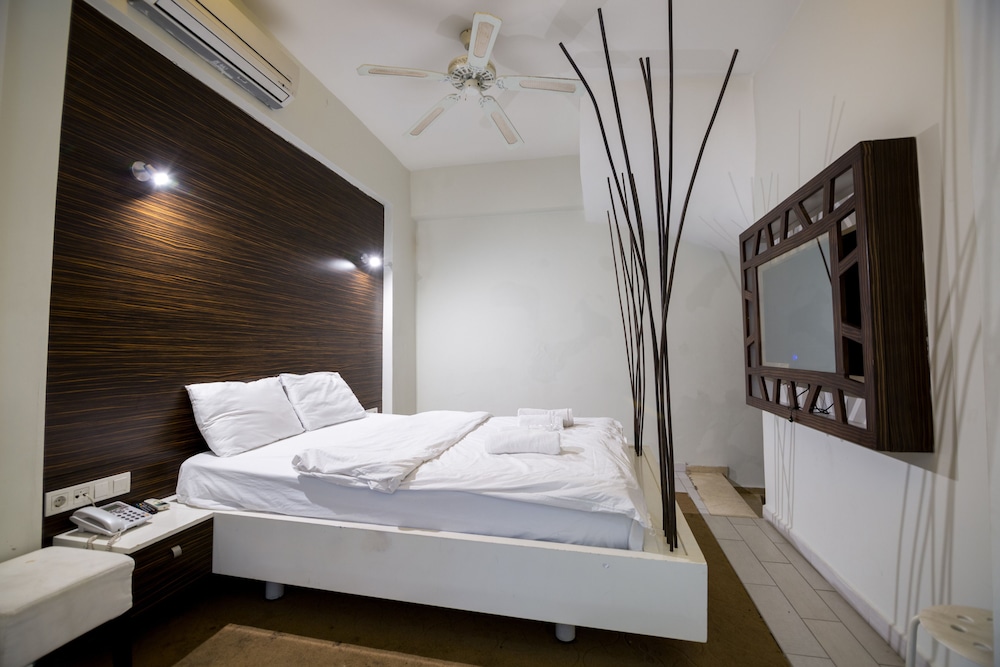 Element Suites 8/65