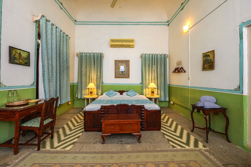 The Piramal Haveli (20th Century; Shekhavati, Rajasthan) 17/39