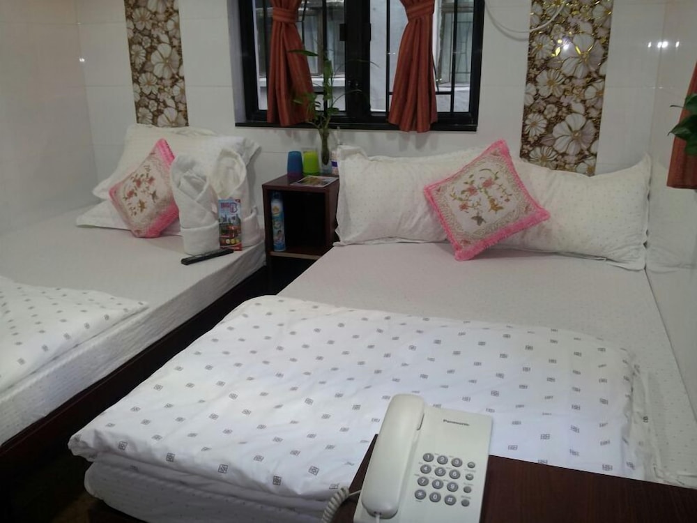 New London Hostel 4/29