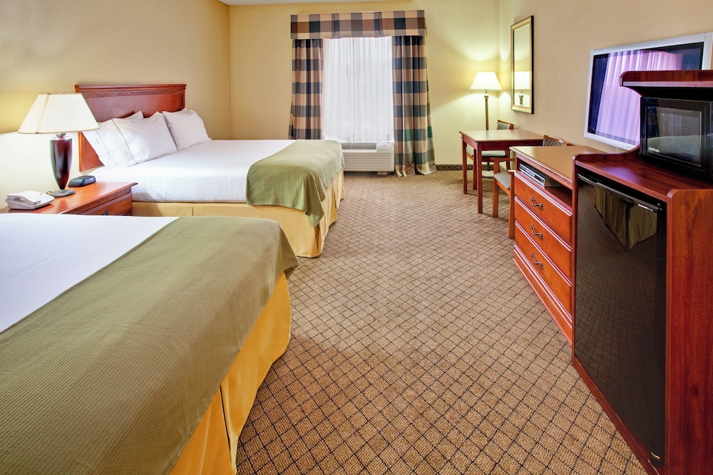 Holiday Inn Express Suites Greenwood 24/66