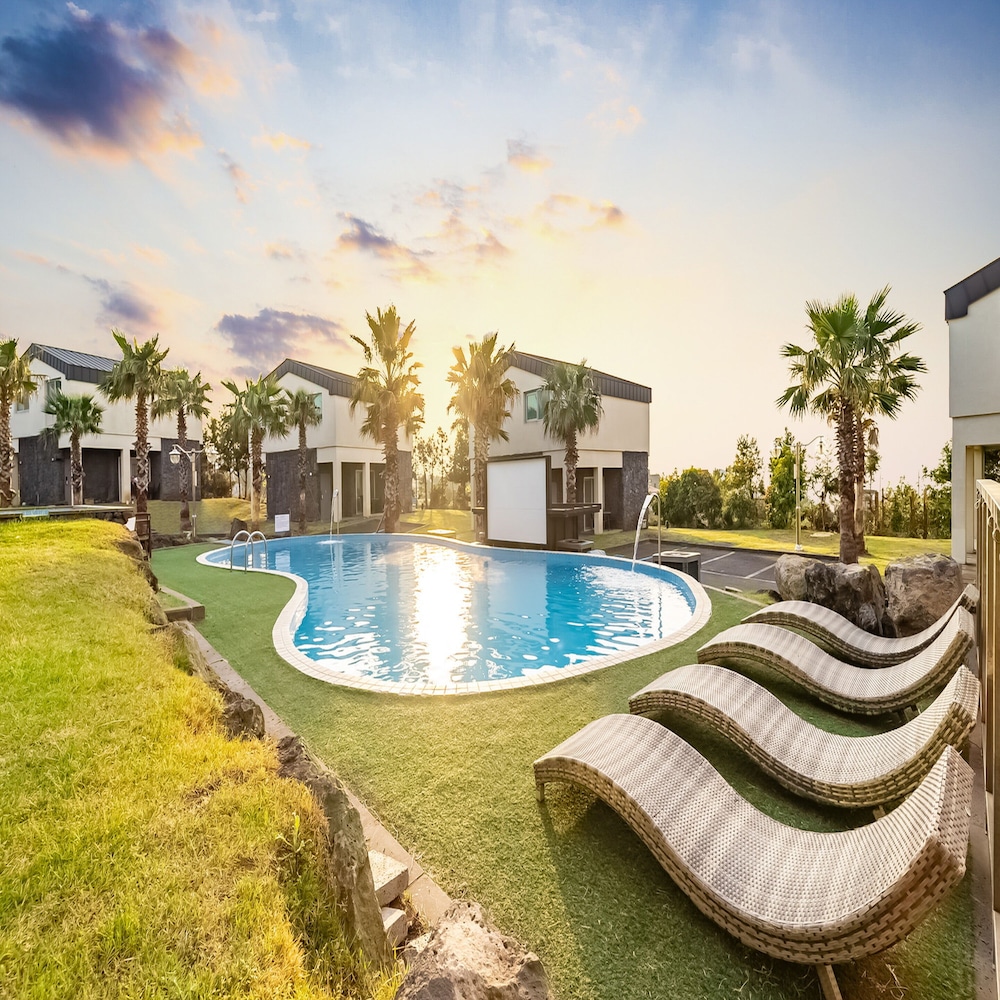 Pool & Villa Sorang 66/70