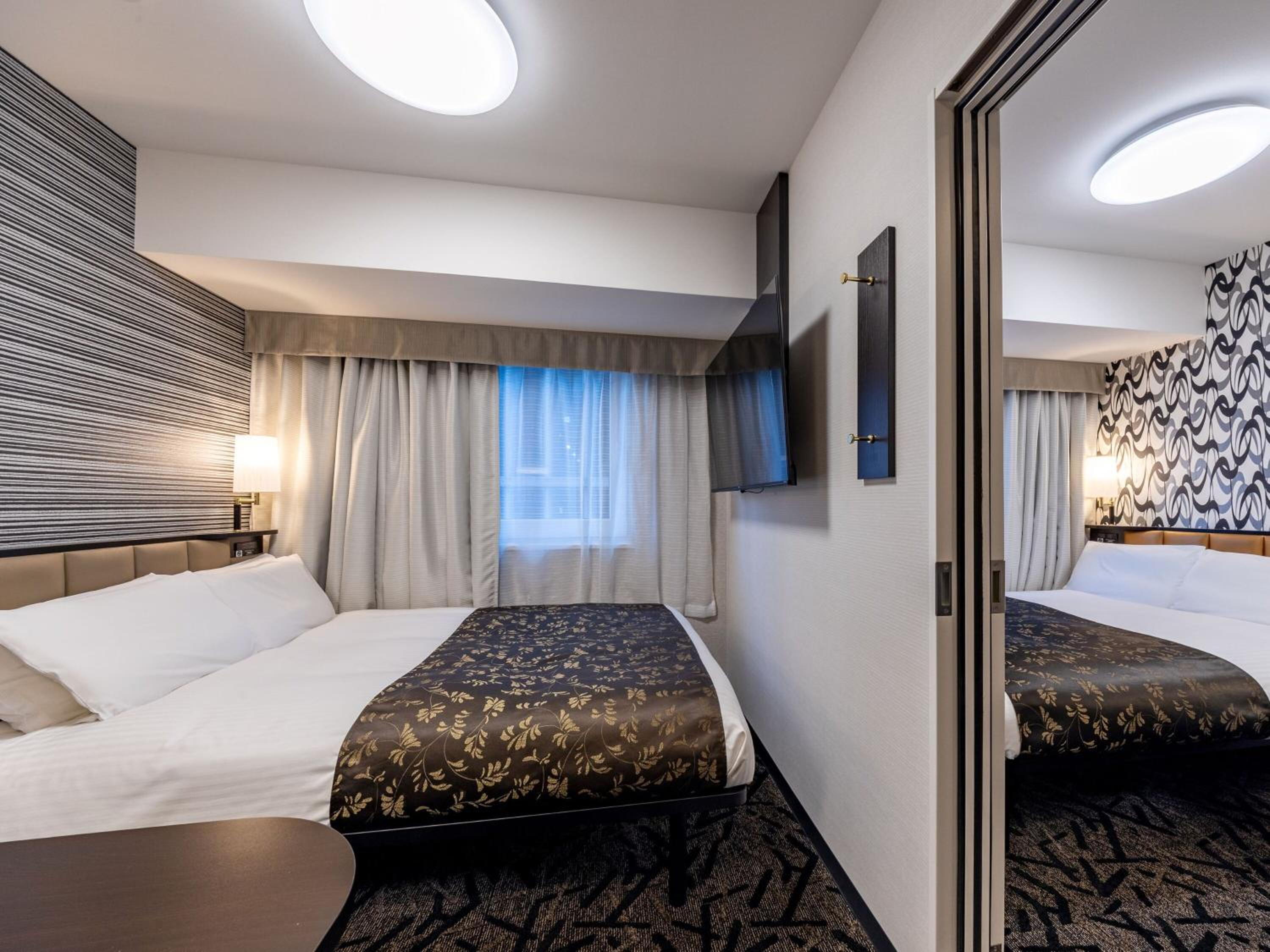 Connecting, 2 Double Beds, No View