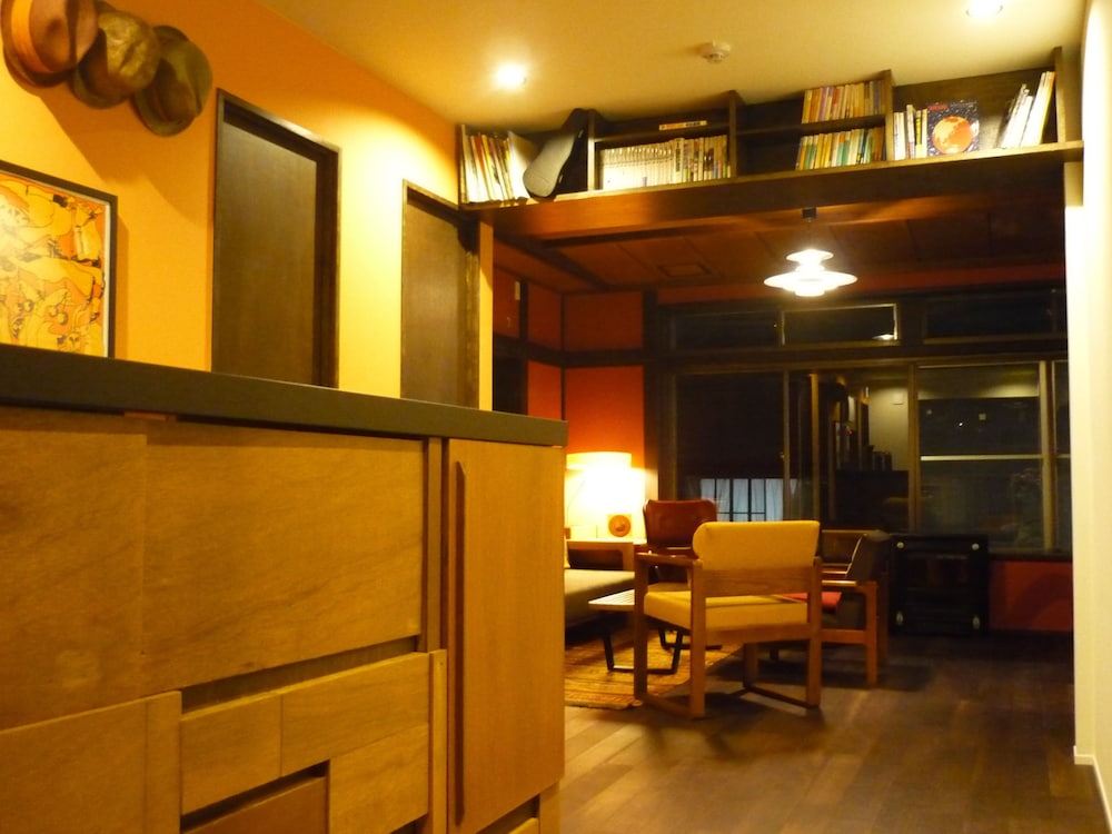 Yawp! Backpackers - Hostel 6/28