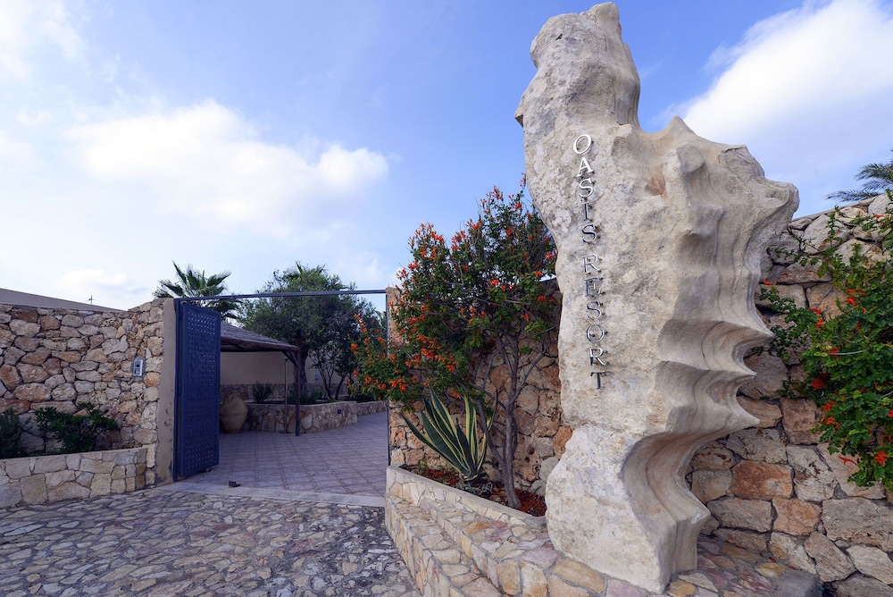 Oasis Hotel Residence and Resort 41/46