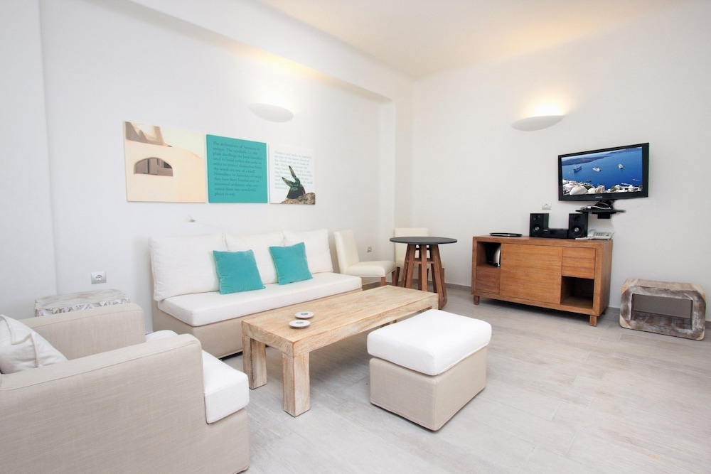 Allure Suites 17/30