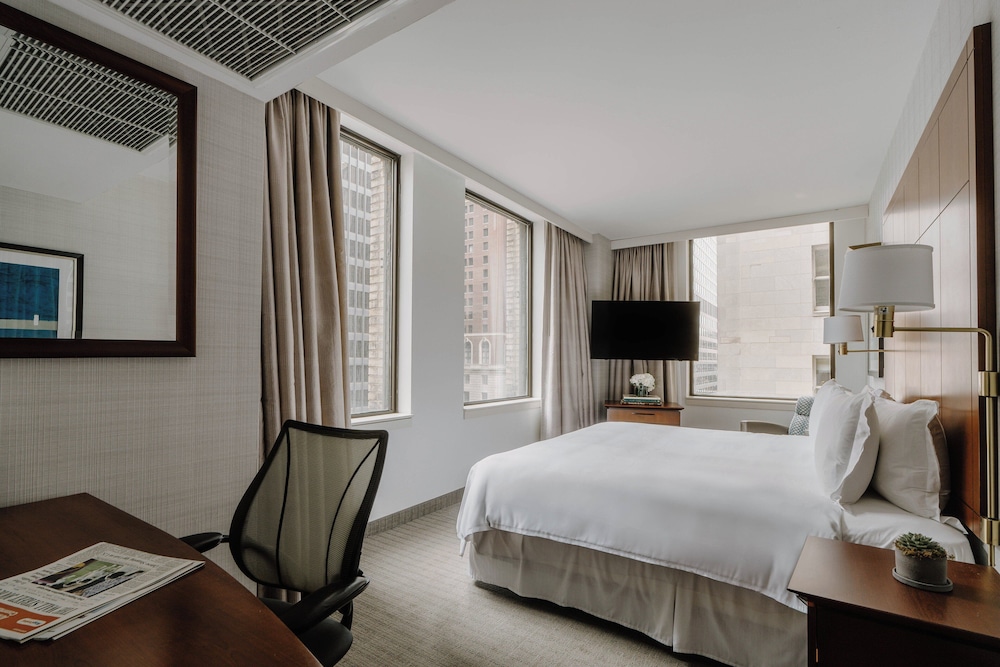 SUPERIOR, QUEEN BED, KITCHENETTE