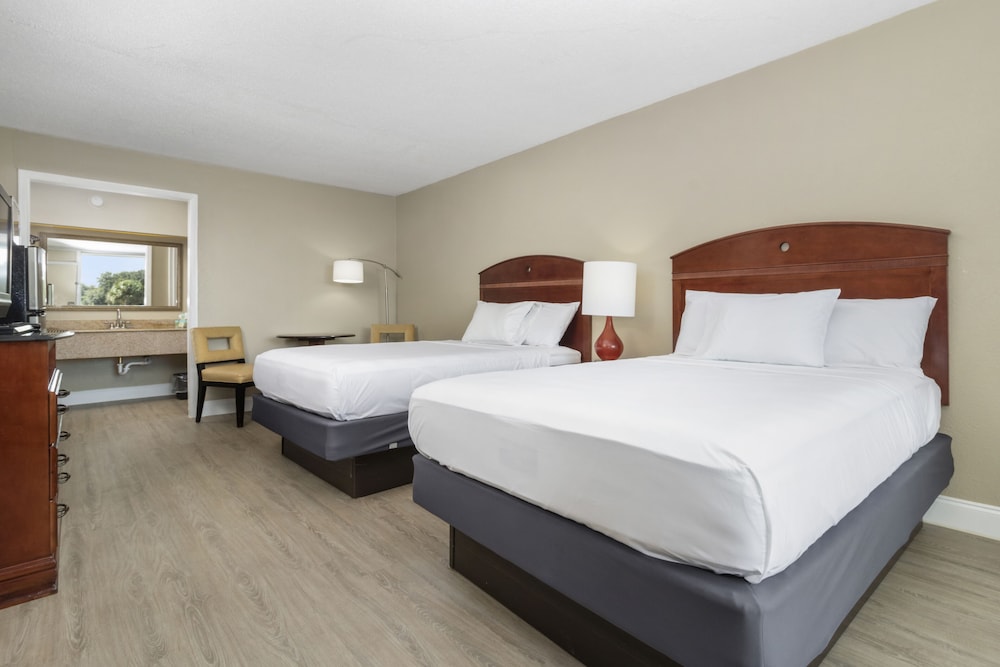 Stayable Suites Lakeland 30/66