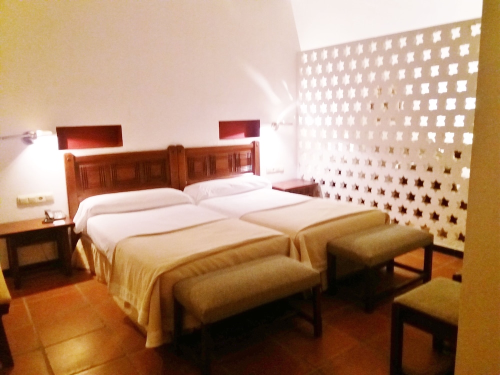 Standard, Twin Beds, Murphy Bed