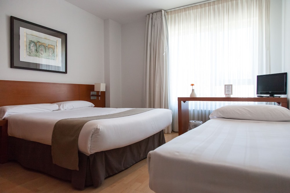 Miera Hotel 3/32
