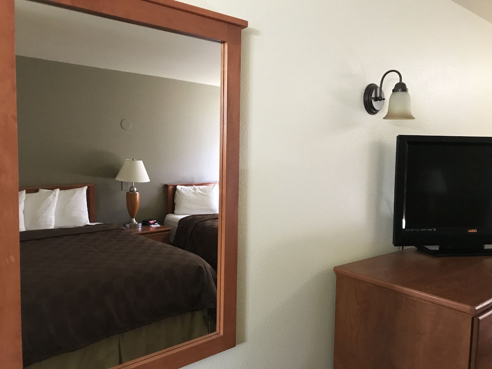 FAIRBRIDGE INN & SUITES KELLOGG 24/48