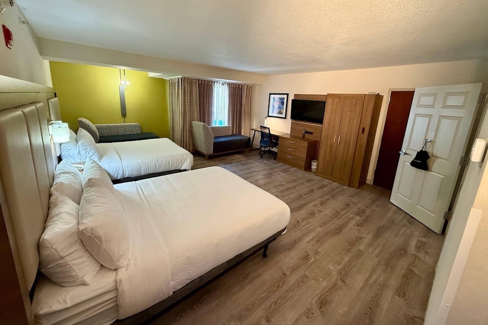 SUITE, 2 QUEEN BEDS, ACCESSIBLE