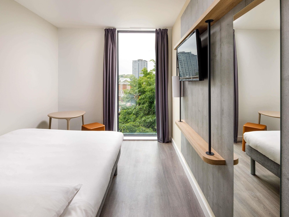 ROOM, DOUBLE BED