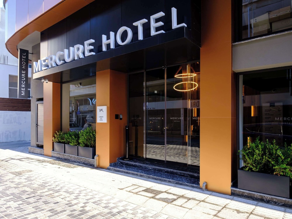 Mercure Larnaca Finikoudes Beach 4/60