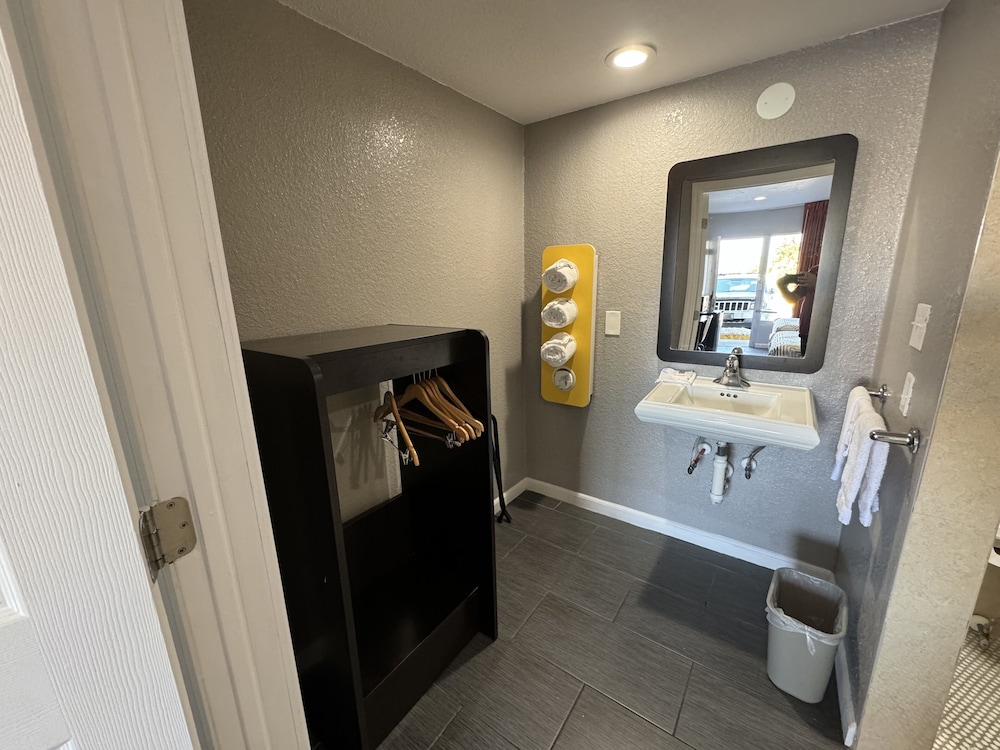 Motel6 Englewood, FL 52/64