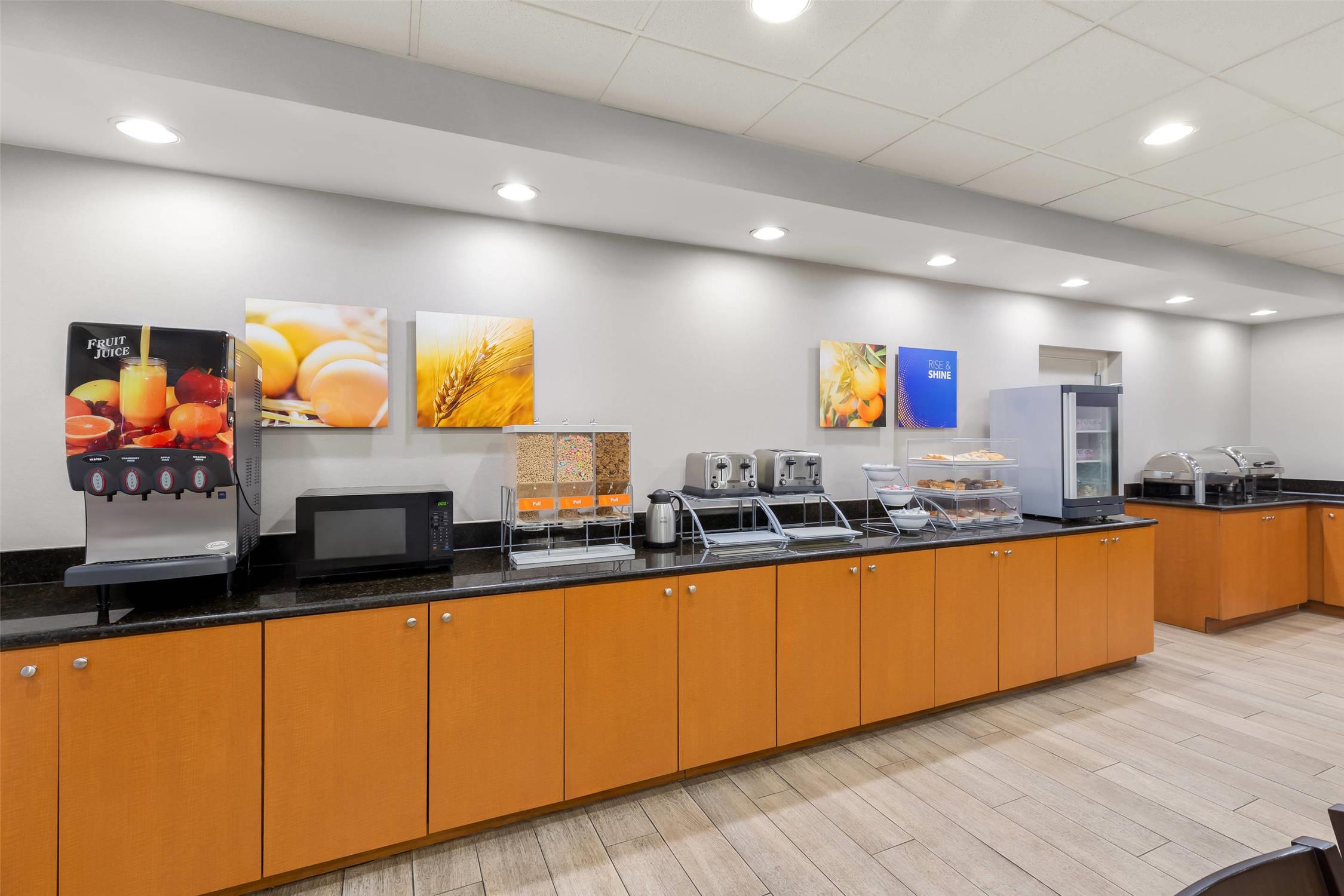 Comfort Suites Near Universal Orlando Resort 24/26