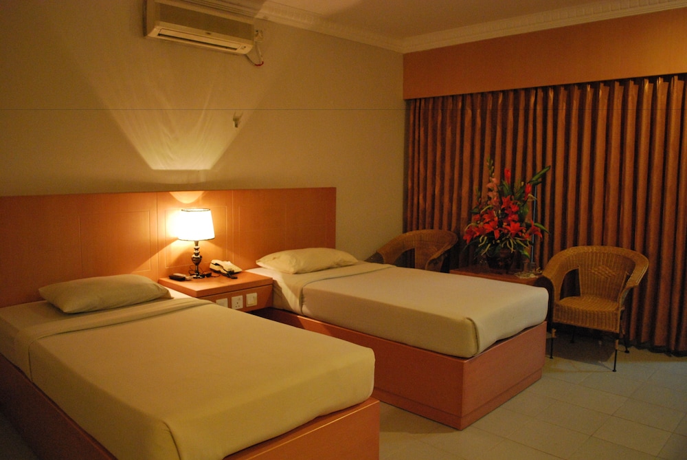 Pelangi Hotel 33/51
