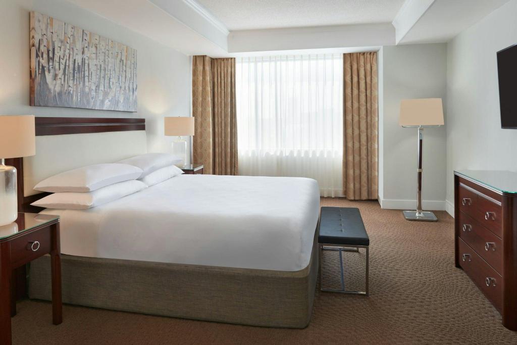 1 Bedroom, Penthouse Suite, King Bed, Sofa, Club Lounge Access