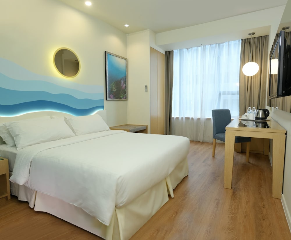DELUXE, QUEEN BED