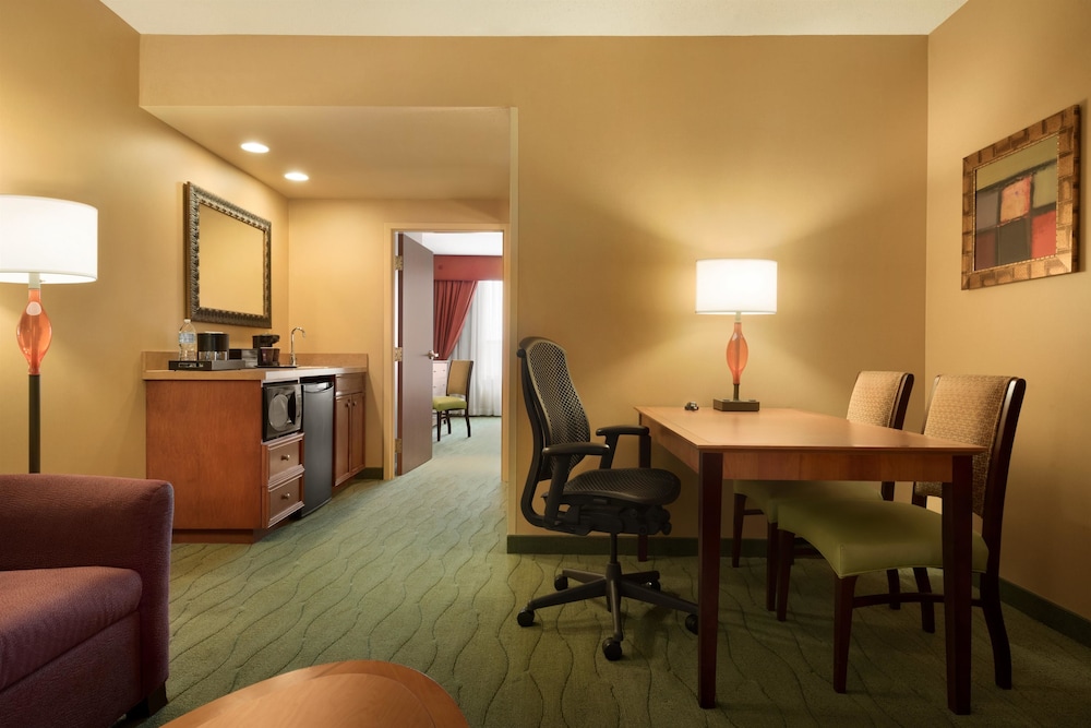 Embassy Suites By Hilton E Peoria Riverfront Conf Center 55/60
