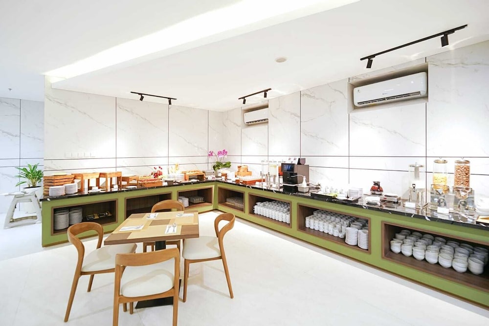 Grand Whiz Hotel Praxis Surabaya 28/43