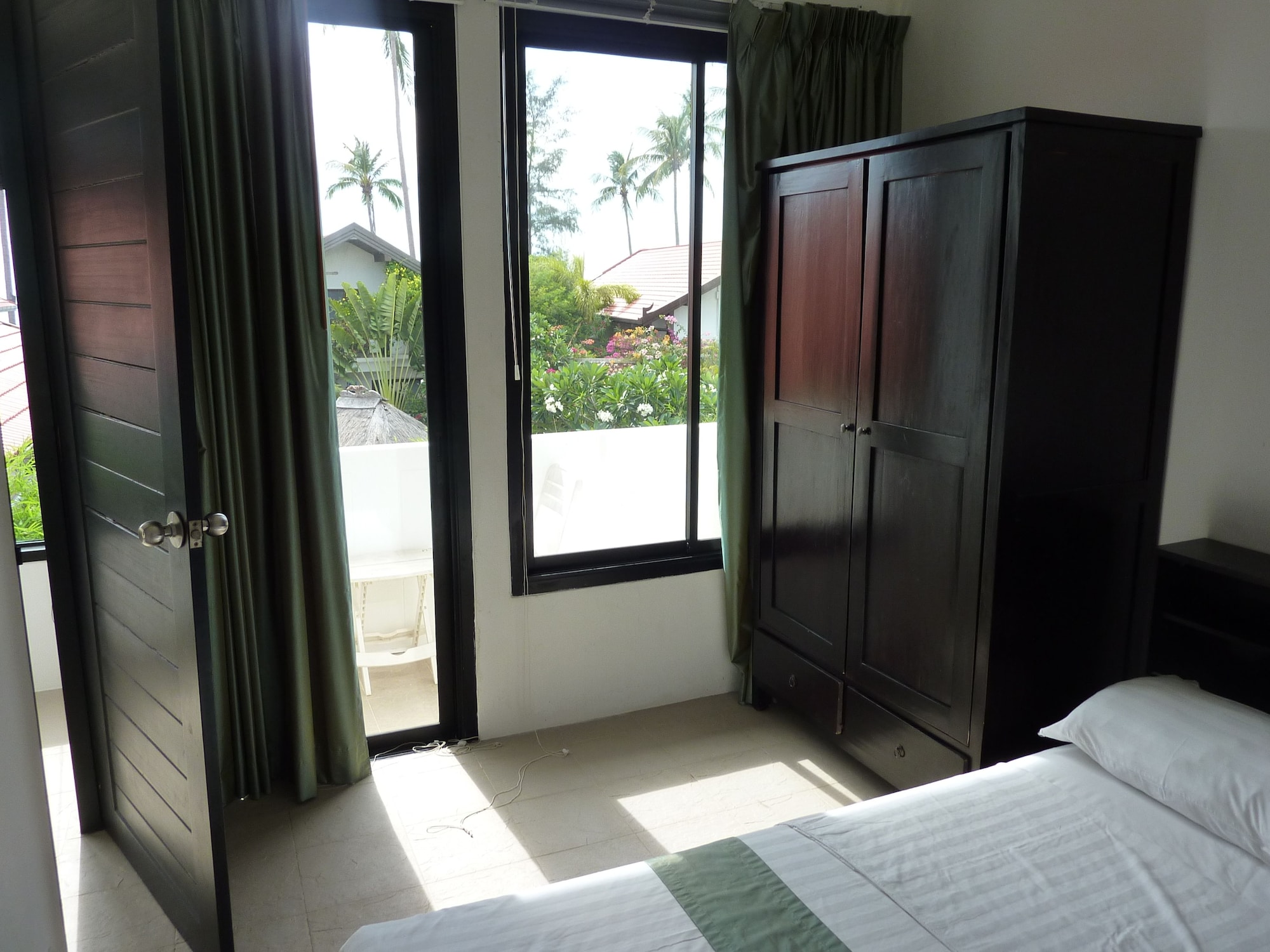 3 Bedrooms, Town House, King and Queen Bed, 2 Bunk Beds, Pool Access، Sai Naam Lanta Residence 4/5