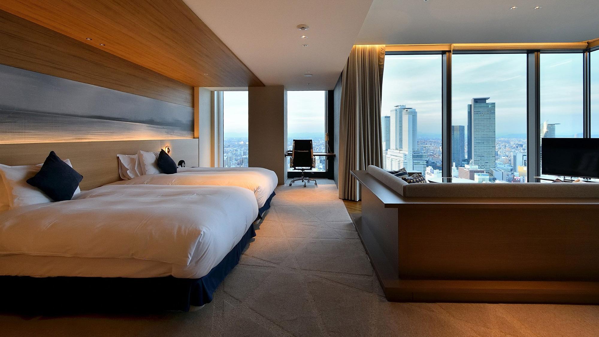 Universal, Premier, Twin Beds, Night View, Corner