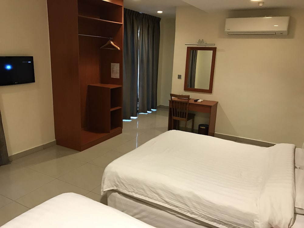 Aeton Hotel 11/61