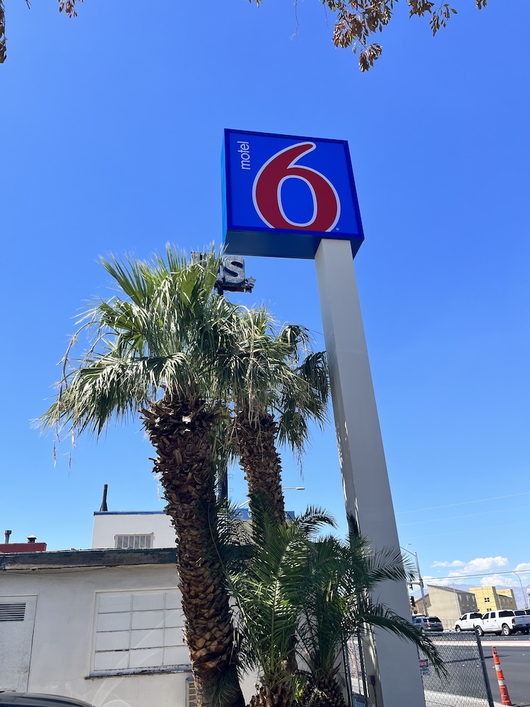 Motel6 Las Vegas, NV - Downtown Fremont St 29/31
