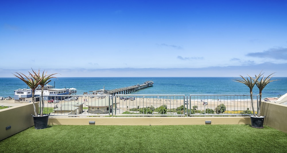 Hotel A La Mer 35/43