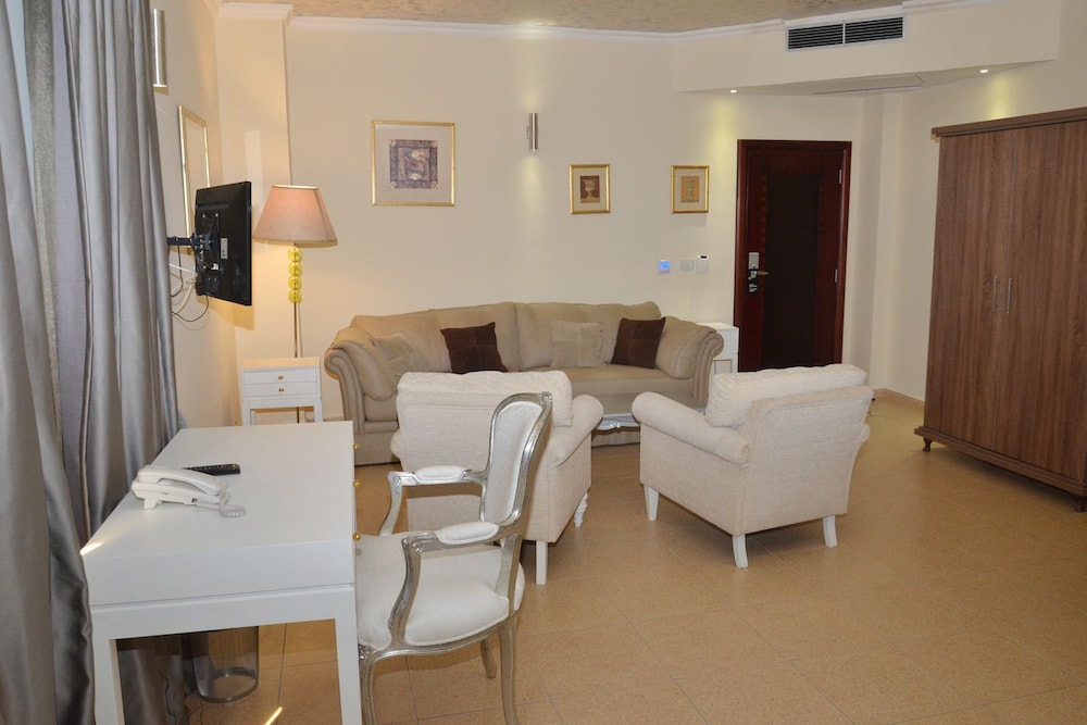 Particular Destiny Suites 29/50