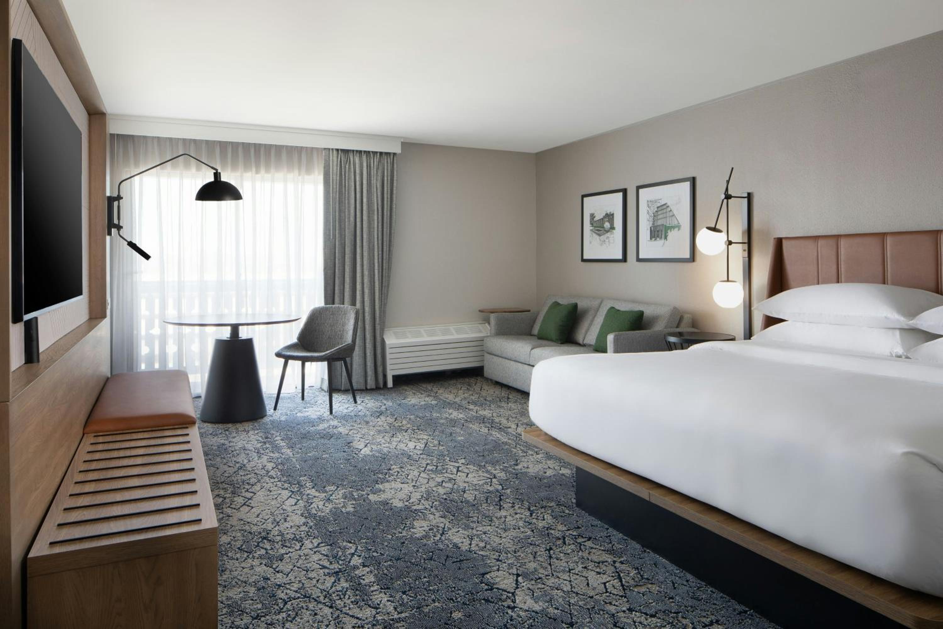 Guest Room, King Bed, Sofa, Club Floor