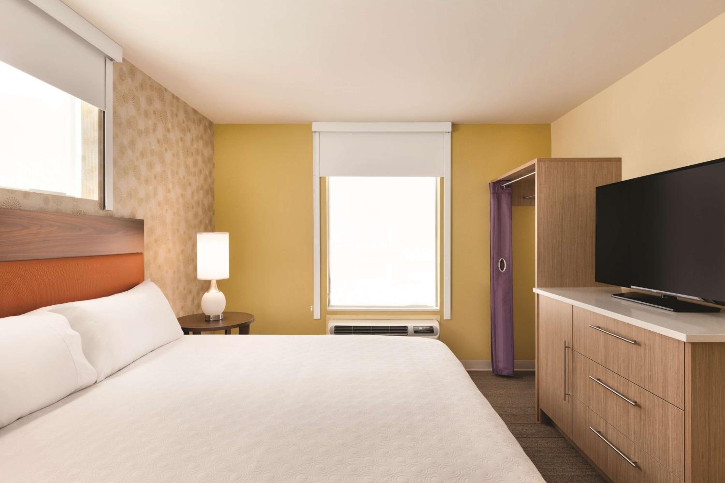 1 Bedroom, Suite, King Bed, Sofa