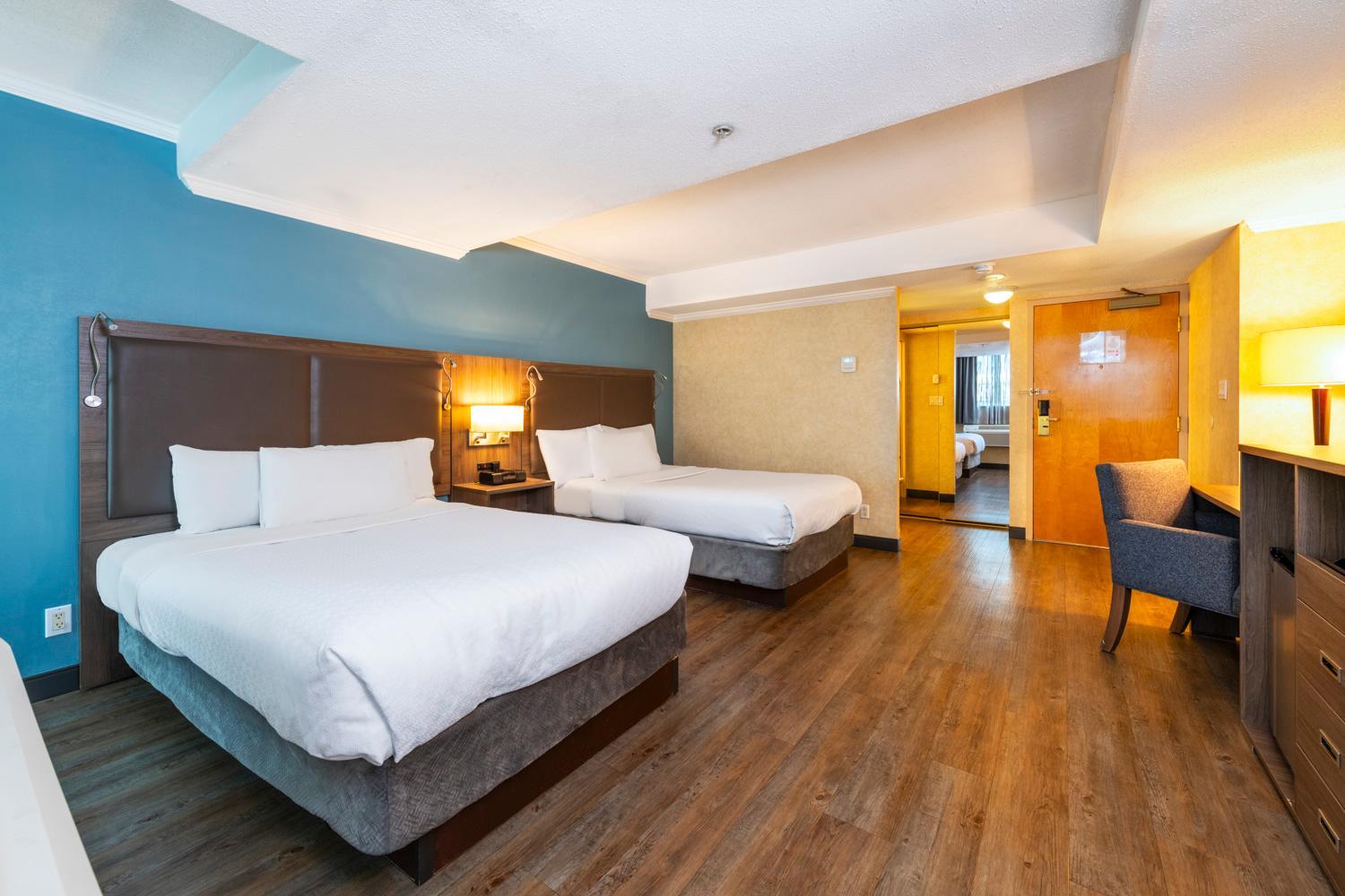 Efficiency, Quadruple, 2 Double Beds