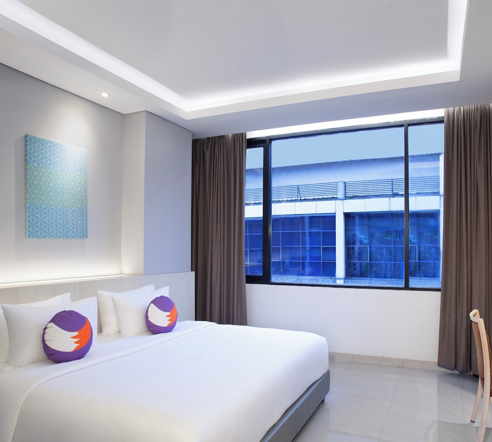 Fox Lite Hotel Cikarang 9/24
