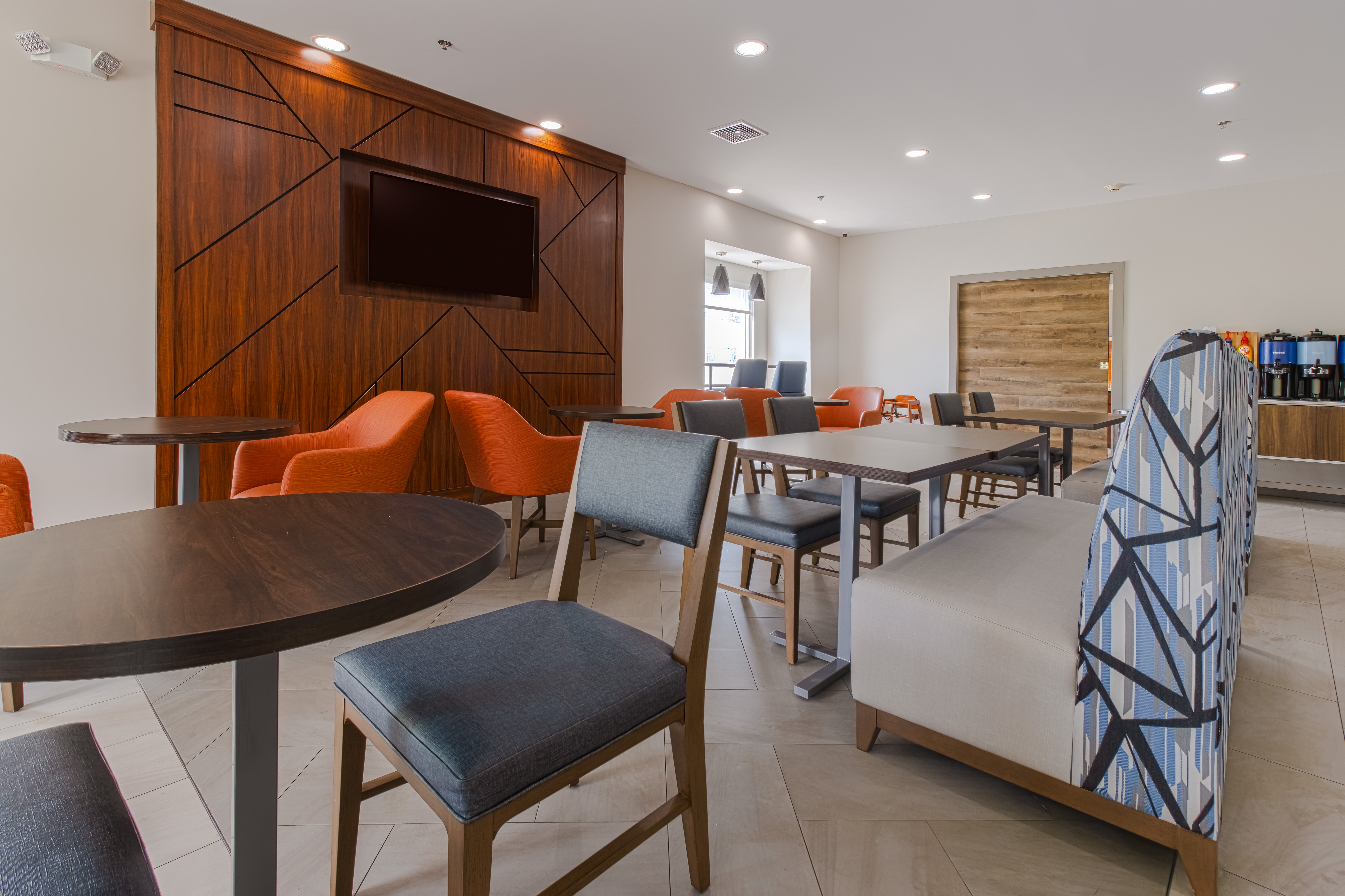 Holiday Inn Express Newington 38/50