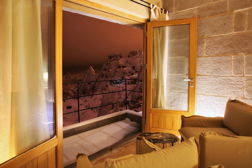 MILLSTONE CAVE SUITES 41/77