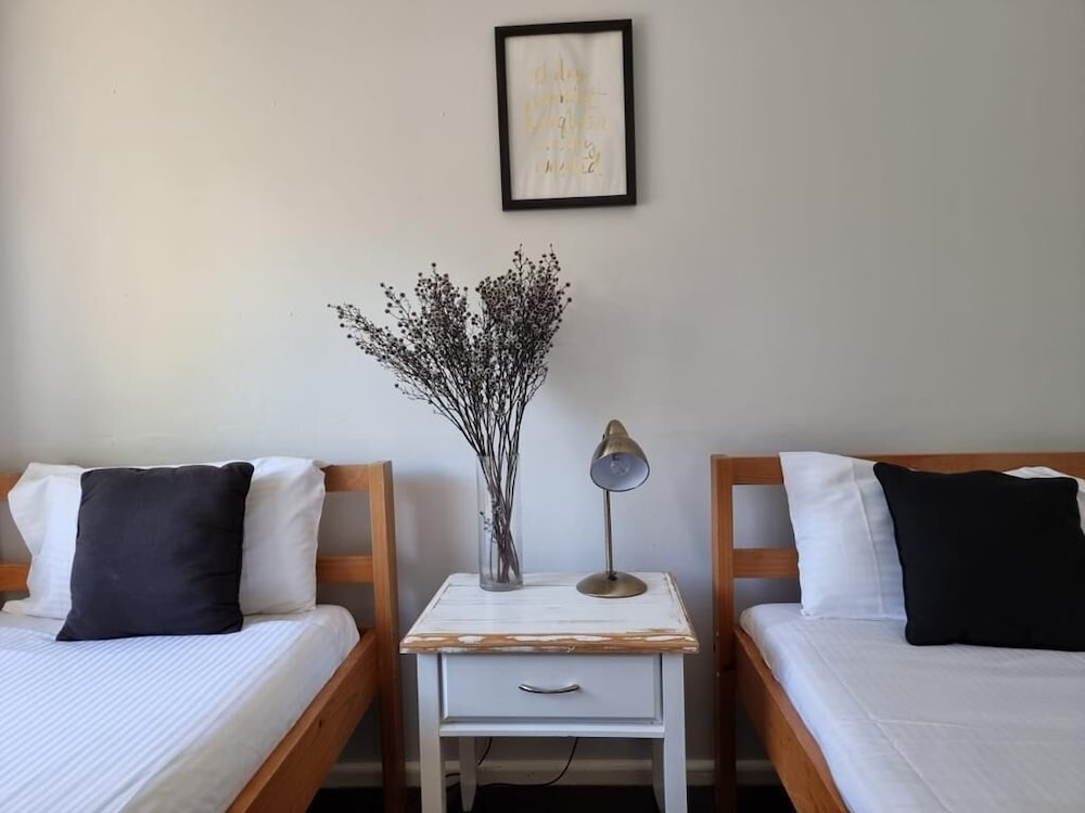 Lake Hume Resort 16/50