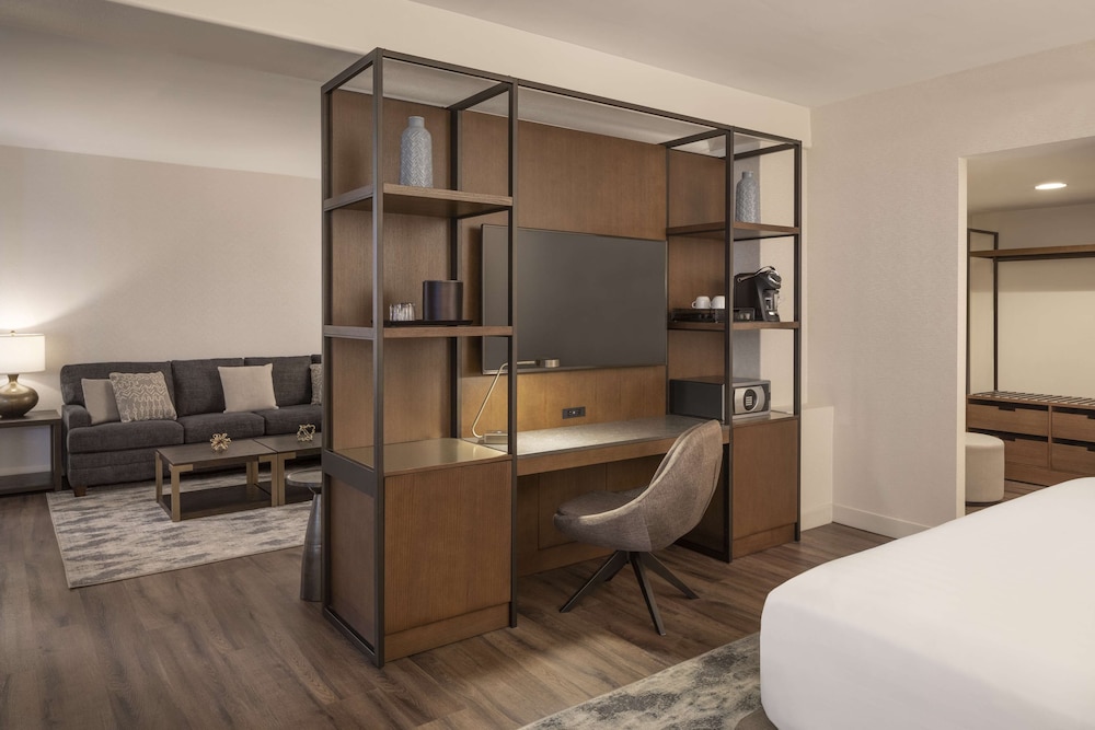 Hyatt Regency Phoenix 6/50
