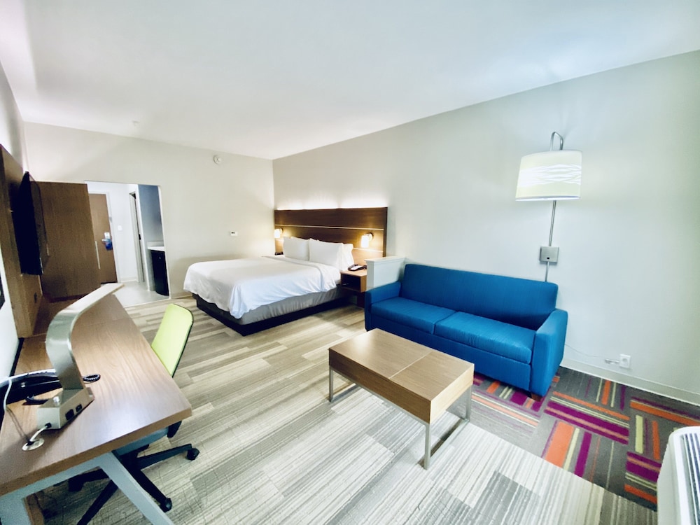 HOLIDAY INN EXPRESS PINEVILLE-ALEXANDRIA AREA 37/49