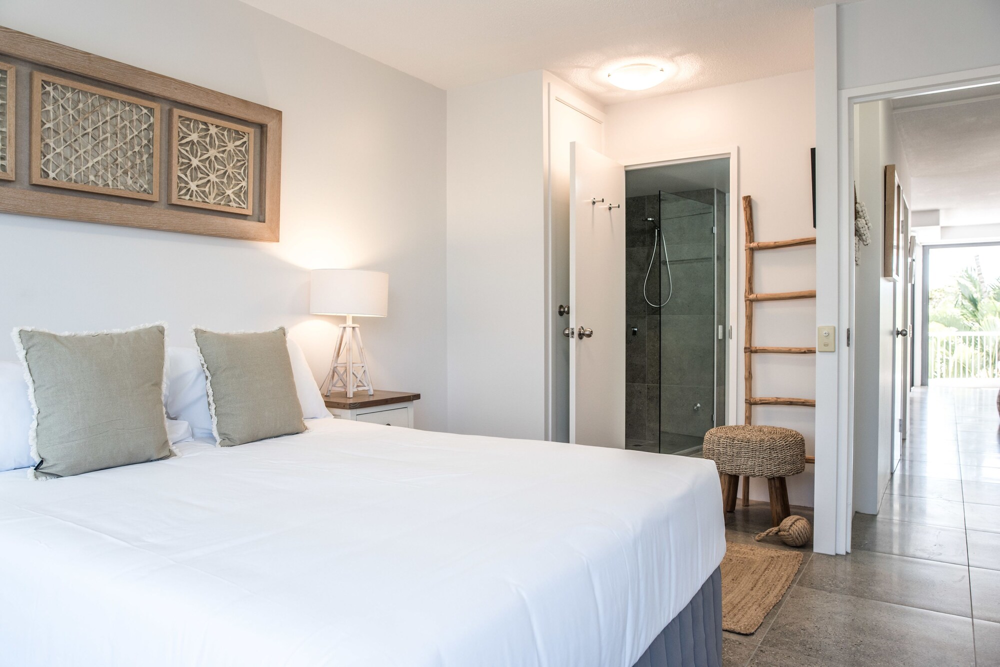 2 BEDROOMS, DELUXE, APARTMENT, GARDEN SIDE
