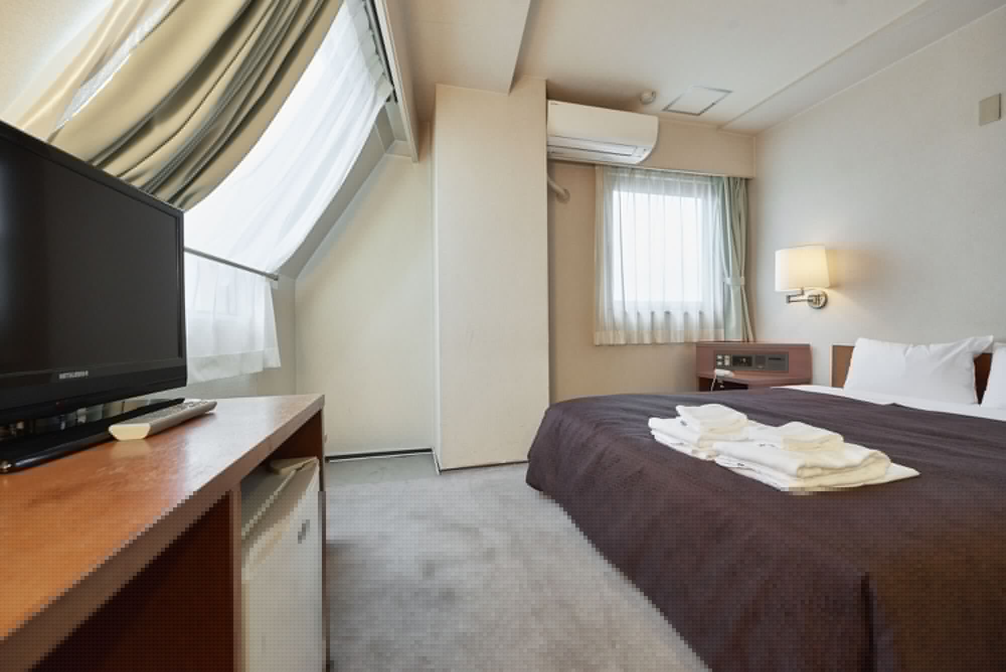 ROOM, DOUBLE BED, SMOKING