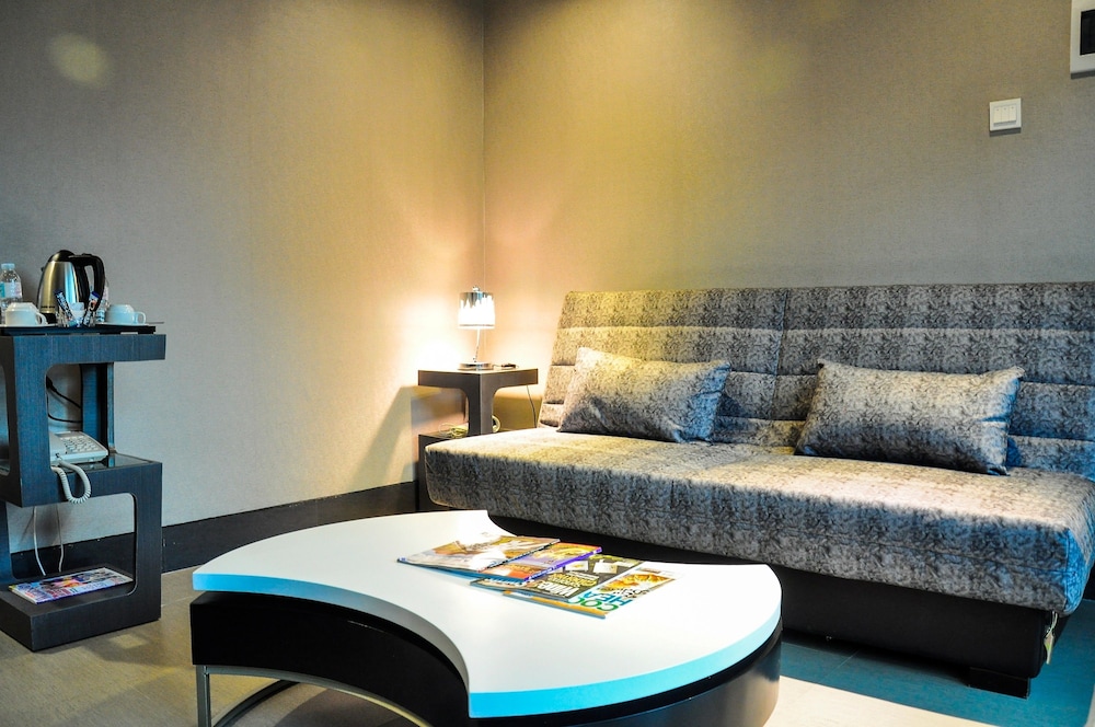 Eloisa Royal Suites 45/58