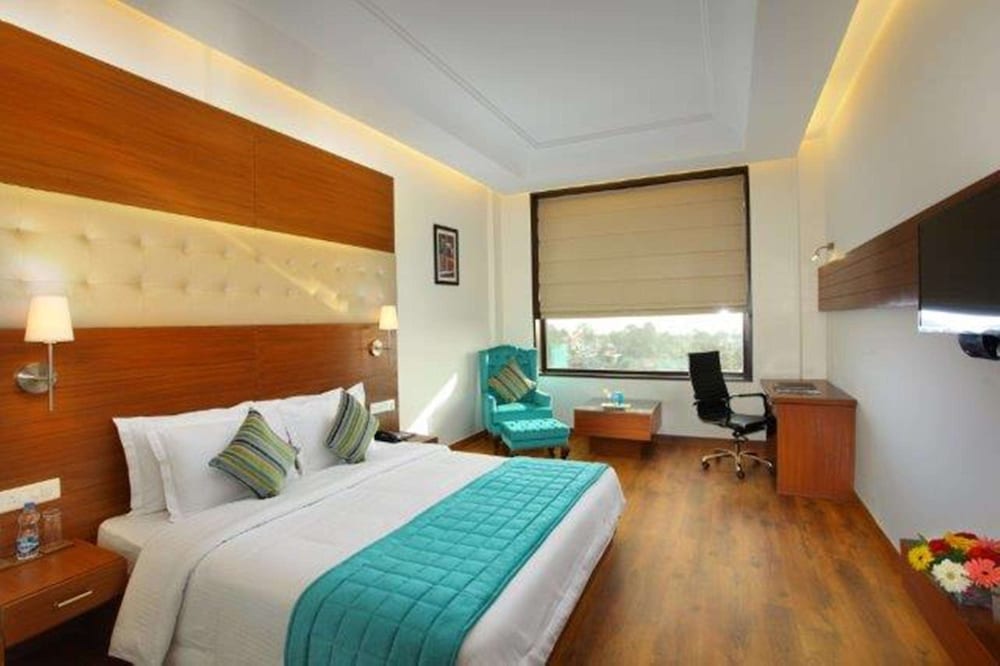 Rs Sarovar Portico 10/59