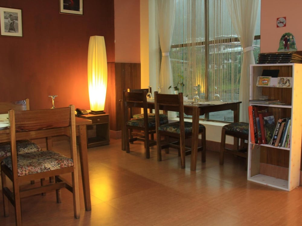 Khamsum Inn 29/47
