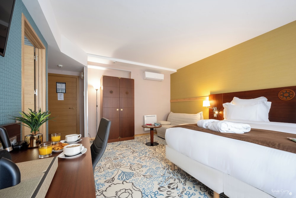 Junior Suite, Twin Beds, Street View، Hotel Le Yachtman 8/10