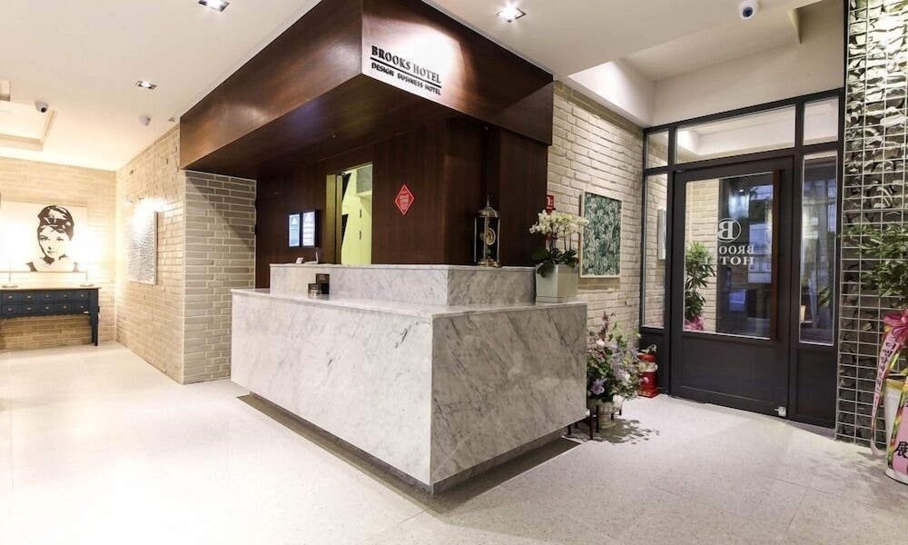 Brooks Hotel 8/50
