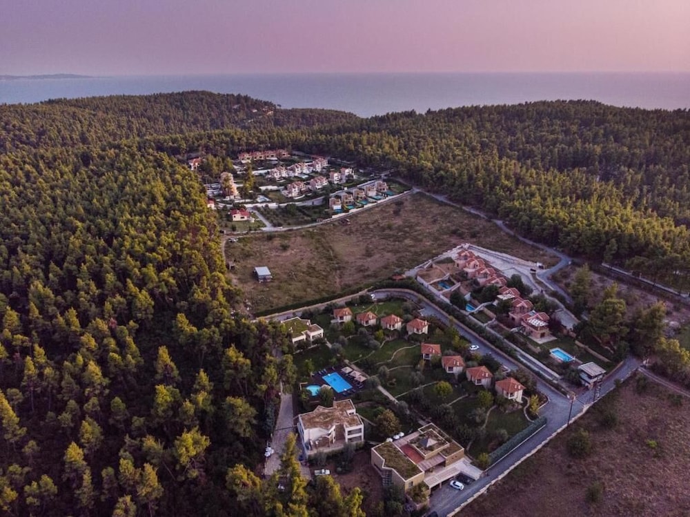 Polyastron Place Hotel & Spa 56/68
