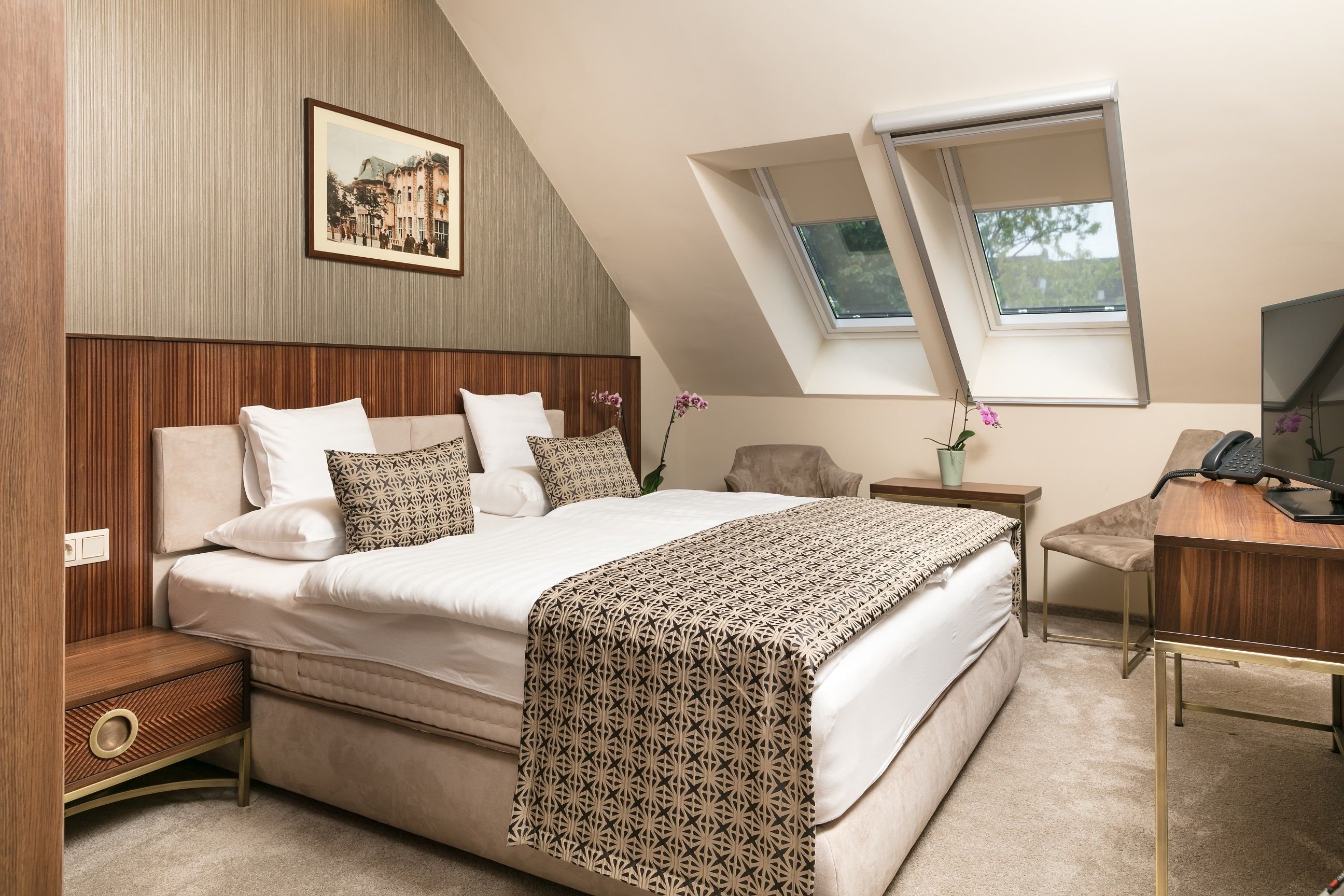 Deluxe, Double Bed