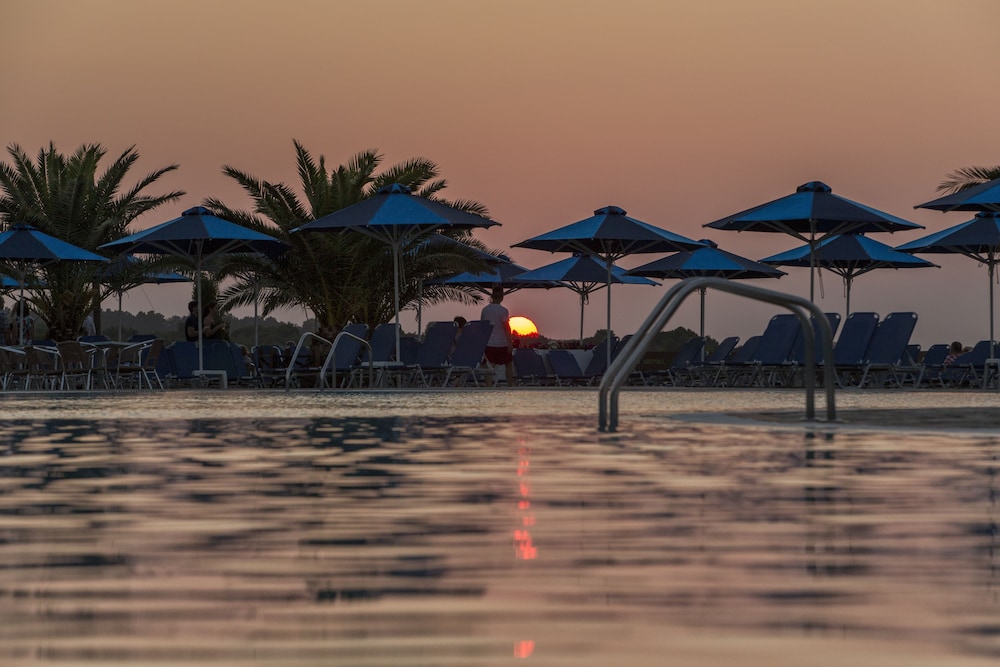 Mareblue Beach Resort 12/74