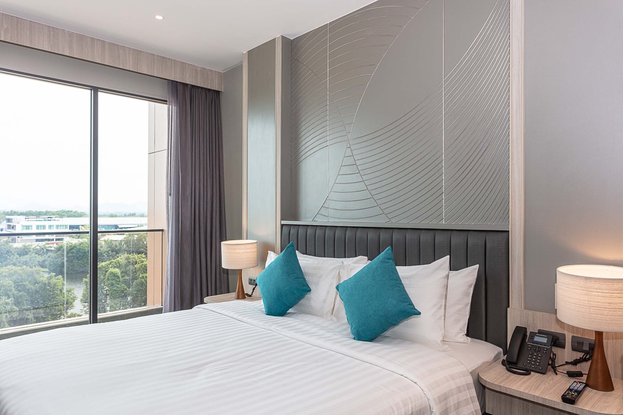 Breeze, Executive, Suite, King Bed